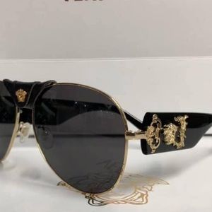 Meet your Posher, Edna